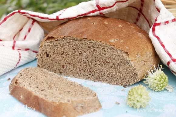 Духовку разогреть 190-200 градусов, выпекать 50 минут. Готовый хлеб легко выскакивает из формы. Готовность хлеба: постучите по дну буханки - глухой звук.