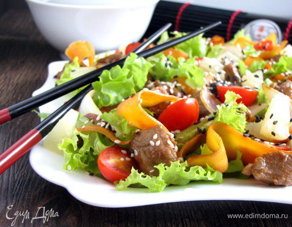 Посыпать обжаренным кунжутным семенем.