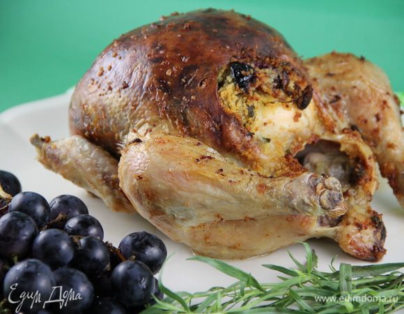 Выкладываем курочку на блюдо и подаем с гарниром по вкусу. Приятного аппетита)