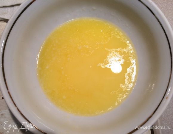 ... и растопленное сливочное масло.