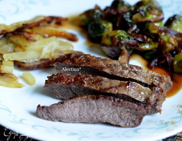 Подаем к столу с гарниром и овощами.
