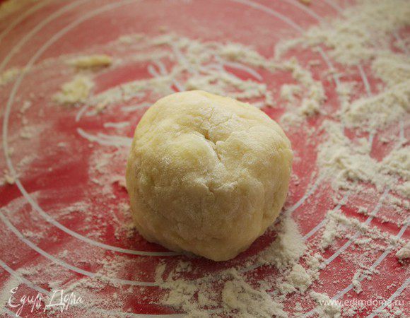 Защипнуть края, сформировать шарики 