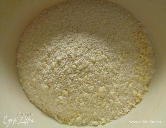 И растереть в мелкую крошку с помощью фуд-процессора.