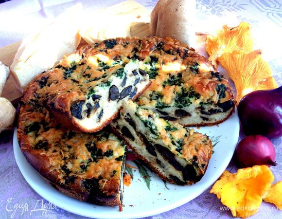 Такой пирог можно испечь и зимой из размороженных грибов и даже вымоченных солёных.