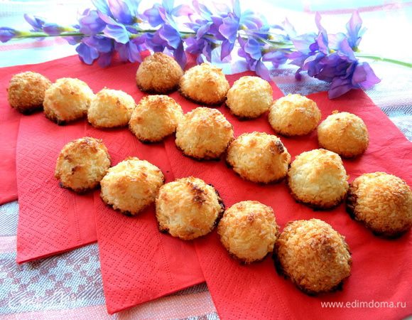 А на сладкое предлагаю печенье от нашей Эллисы,которое я летом пекла много раз,даже удваивала порцию и всё было мало))) Рецепт здесь: http://www.edimdoma.ru/retsepty/39181-kokosovye-roshe