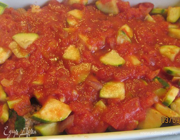 Выливаем этот соус на фрикадельки.
