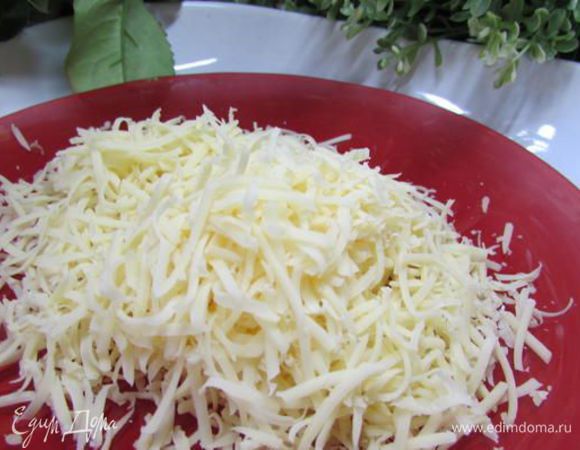 Сыр натереть на мелкой тёрке.