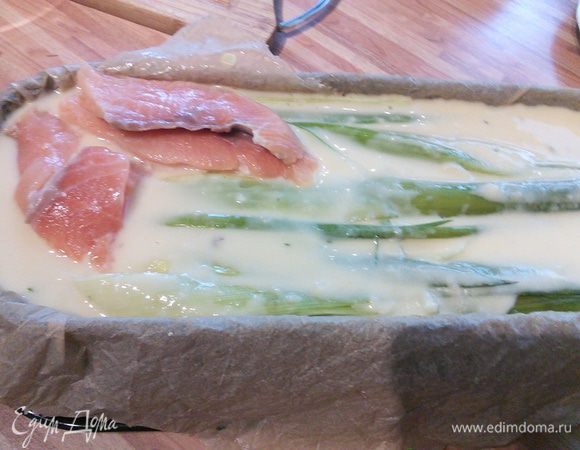 Последний слой - оставшийся лосось, укроп.