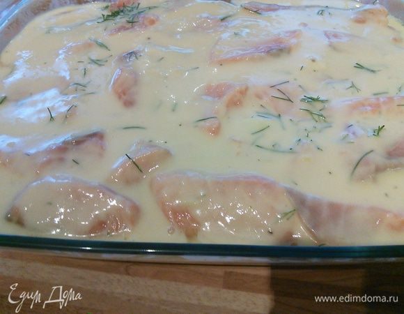 Заливаем  оставшимся соусом. Тут уже запеканка уже в другой, бОльшей форме.