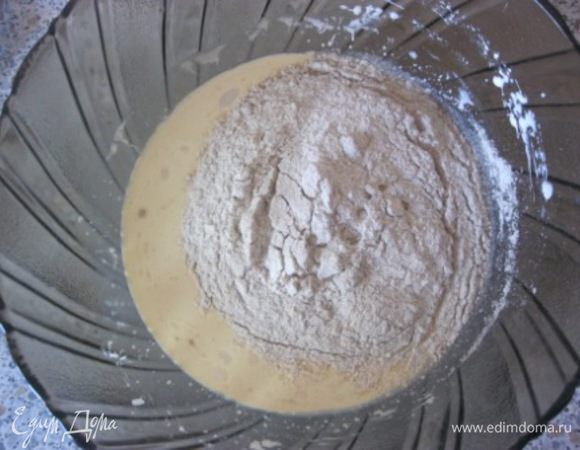 Добавить всю ржаную муку,