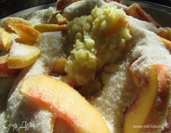 В емкость, в которой будете варить варенье, сложить нарезанные нектарины, лимон и сахар. Осторожно перемешать и оставить до полного растворения сахара (я оставила на ночь.)