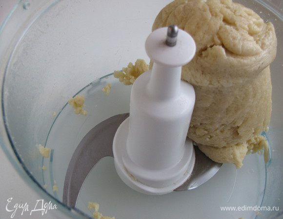 Затем добавить яйцо и еще раз перемешать.