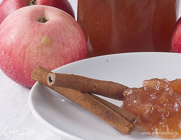 Тщательно измельчаем яблоки с помощью блендера и снова варим до нужной густоты. Если хотите более густое повидло варите подольше, ориентируясь на его консистенцию. 

Готовое повидло можно разложить в стерилизованные банки и закатать. 