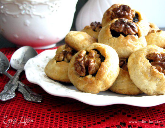 Выложить на блюдо и подавать к чаю. Очень вкусно!