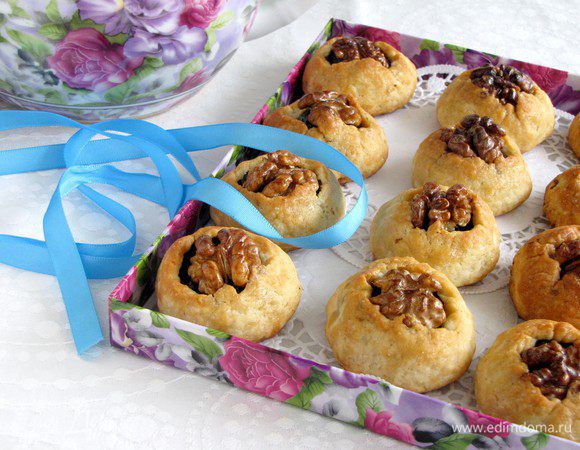 Или переложить в коробку и взять с собой в гости.)))