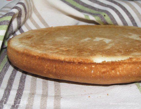 Остудить, дать полежать бисквиту 3-5 часов, можно оставить на ночь.