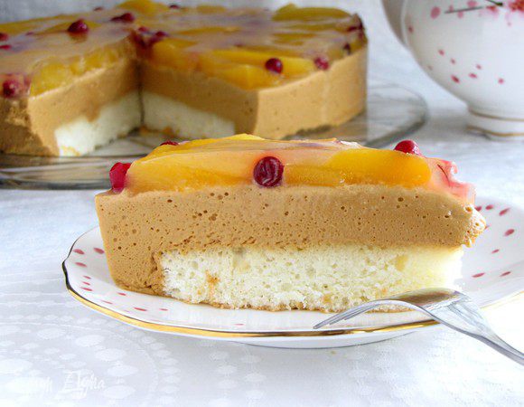 Отрезать кусочек и пробовать.))) Торт получился очень нежным и вкусным! Приятного аппетита!