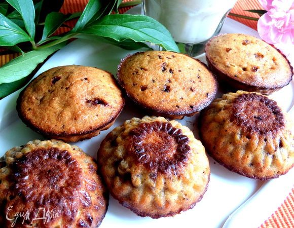 Шоколадные вкрапления очень симпатично проглядывают в нежной текстуре ароматных манников)))