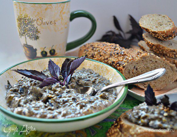 Подавайте тапенад со свежеиспечённым багетом или деревенским хлебом.
Bon appétit!!
