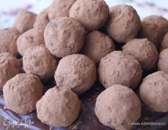 Украшаем тор по желанию. Я приготовила шоколадные трюфели и украсила ими тор! Получилось отличное сочетание!