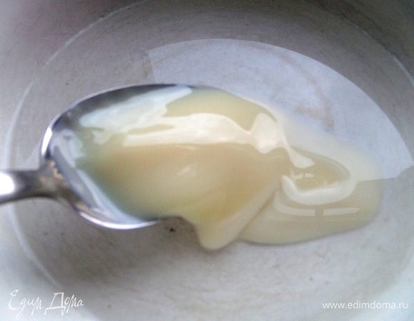 Как я уже говорила,теперь можно просто залить порцию молоком и наслаждаться...,а можно сварить быстрый крем-пудинг. Вместо молока я развела сгущенку в кипятке.