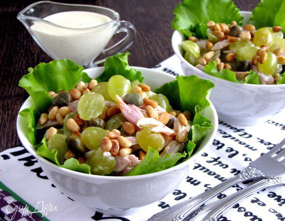 Салат подойдет для праздничного стола или в качестве легкого ужина для девочек) Приятного аппетита!