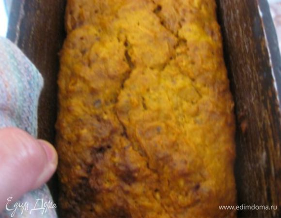 Достать форму из духовке,дать остыть минут 10, и осторожно переложить кекс из формы на решетку.
Дать полностью остыть.