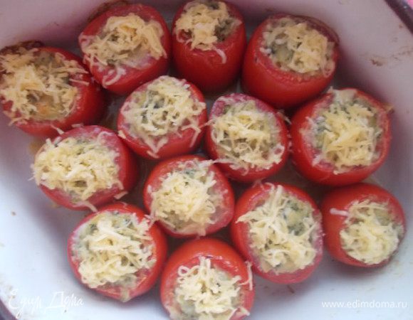 Сверху посыпать немного оставшимся сыром.