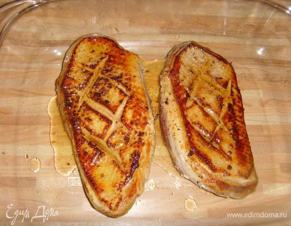 жарится с обоих сторон и доготавливается в духовке. 