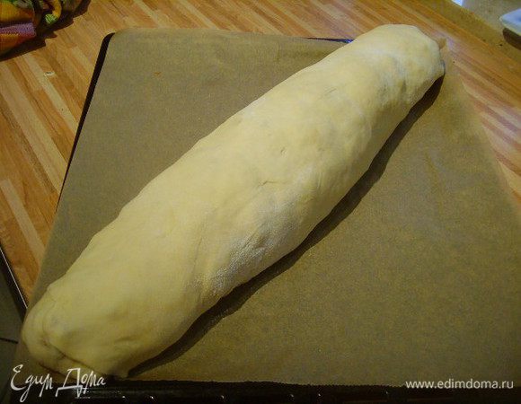Смазать растопленным маслом и выпекать в разогретой до 180 °духовке 20-25 мин. до золотистой корочки. 
