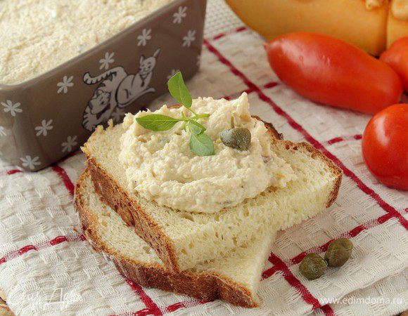 Положите паштет на кусочек домашнего хлеба и получите вкусный и здоровый завтрак!