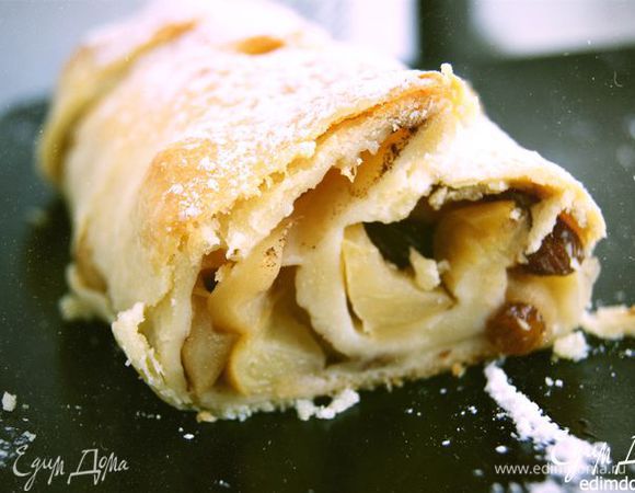 Обмазываем рулеты яйцом, чтобы подрумянился.
Выпекаем минут 40 до румяной корочки.
Приятного чаепития!