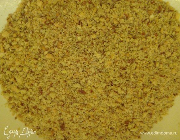 Песочное тесто:
Перетреть фундук в мелкую крошку. (Фундук лучше брать не жаренный. Но, в общем, на ваше предпочтение.)