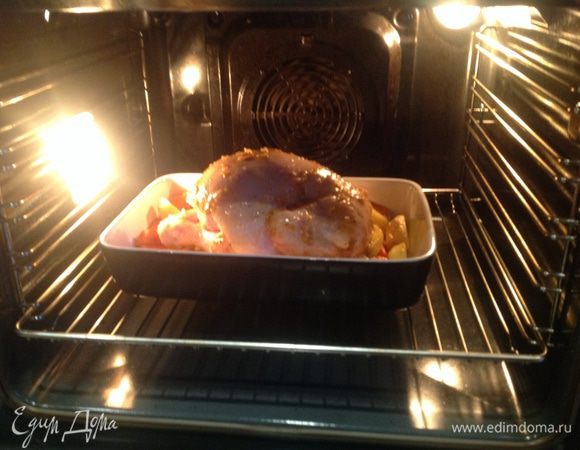 Выпекайте в предварительно разогретой до 160 градусов духовке приблизительно 1,5 часа.