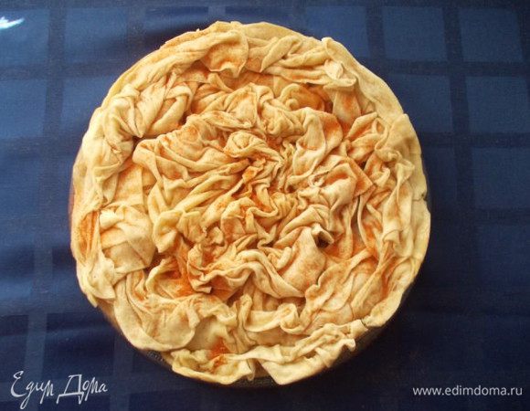 Отправить запекать при температуре 190С. на 40-45 минут,пока не появится хрустящая корочка сверху. Сверху можно посыпать специями.