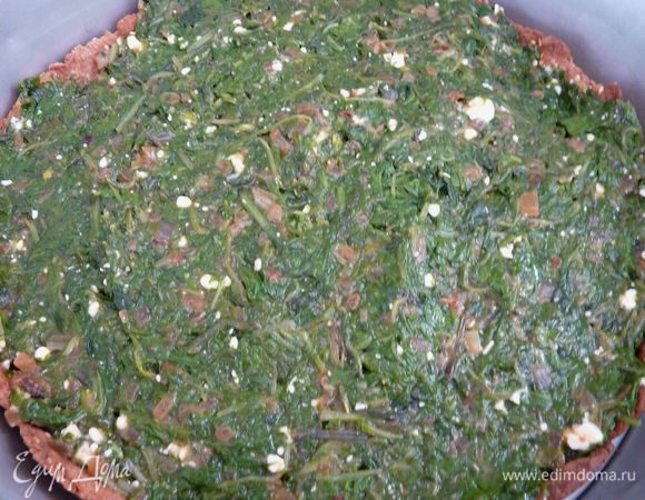Разложить шпинатную смесь на тесто. 
