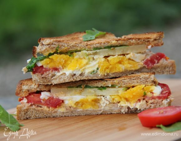 Разрезаем по диагонали и подаем. Приятного аппетита))