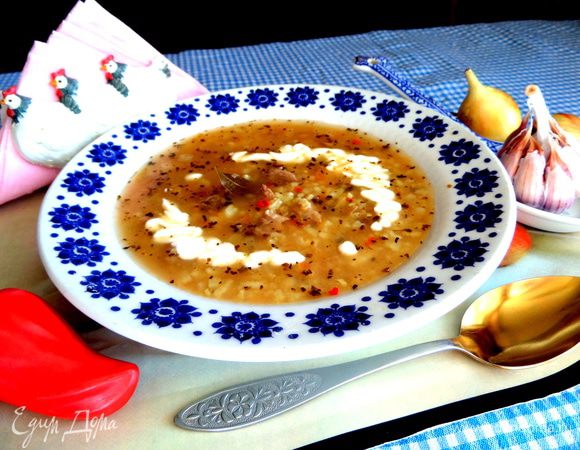 При подаче посыпать по желанию свежей зеленью и предложить сметанку.