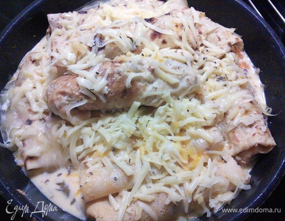 Заливаем яйично-молочной смесью, выпекаем 30 мин.до золотистой корочки. 