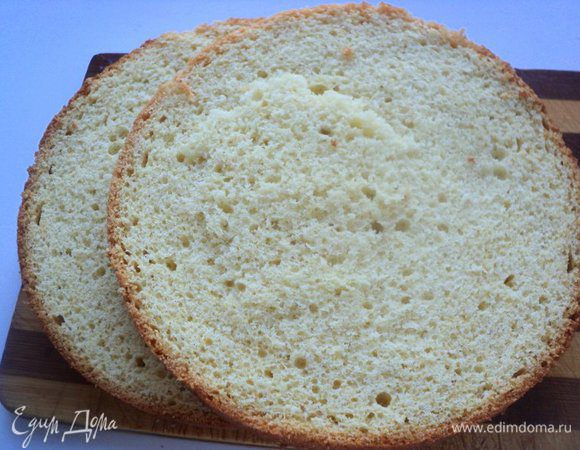 Выпекать при температуре 180 градусов  20-25 мин.                                                                                                                                  Охладить, перевернув бисквит на решетку.    После охлаждения разрезать бисквиты на 2 пласта.                                                                             