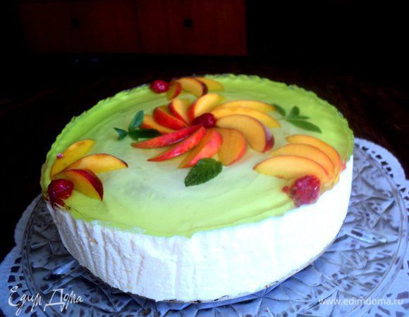 Перед подачей снять с торта кольцо и бумагу. И можно подавать.