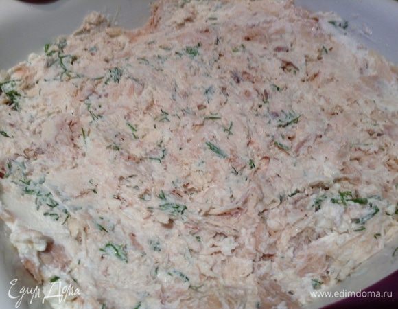 Переложить в форму для выпечки.