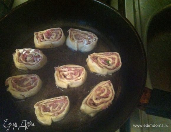 Обжариваем в раст. масле с двух сторон.