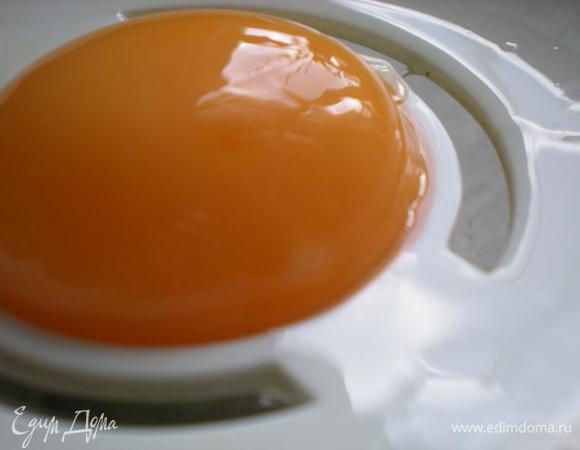 Белок отделить от желтка. 