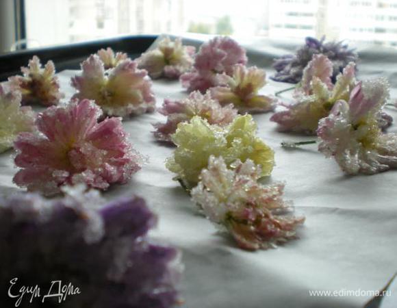 Второй - выстелить противень бумагой для выпечки и отправить в духовку при температуре 50* на 5-6 часов или на всю ночь. 