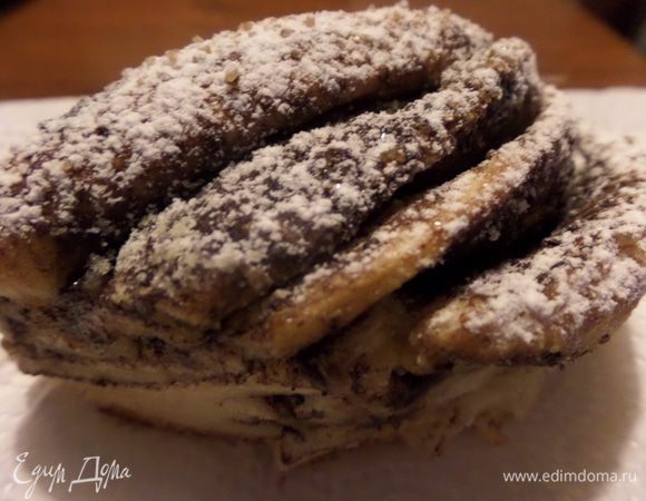 Выложить на смаз.маслом форму и выпекать 20-25 мин при 200 гр.
Перед подачей посыпать сахарной пудрой.
