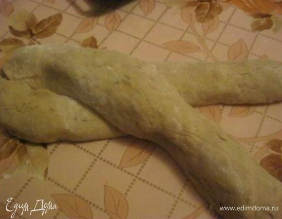 С одной стороны скрепить концы, перекрутить, закрепить с другой стороны.