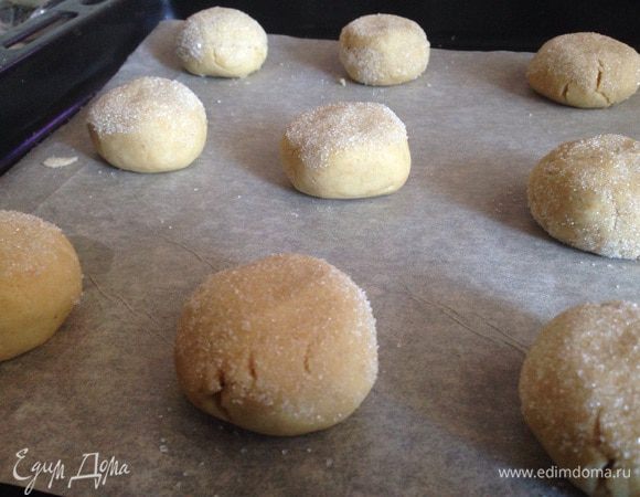 Выпекать в духовке при температуре 180 градусов, 10-12 минут!
