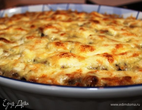 Запекать в предварительно разогретом до 200 градусов духовом шкафу минут 20, чтобы сыр расплавился и подрумянился.