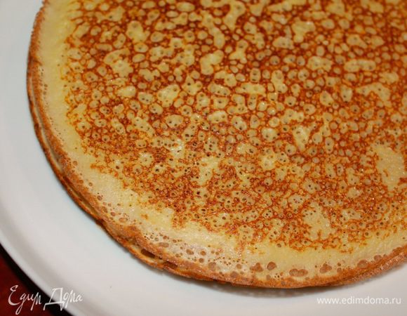 При снятии со сковороды в финале блин такой не эластичный, но если складывать блин на блин, нижний блин размягчается и становится очень податливым.